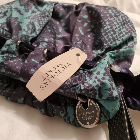 Nets Henri Bendel wristlet - Picture 4 of 5